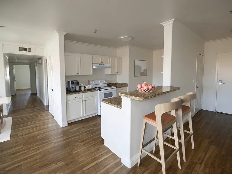 Bonnie Brae Apartments — Photo 8