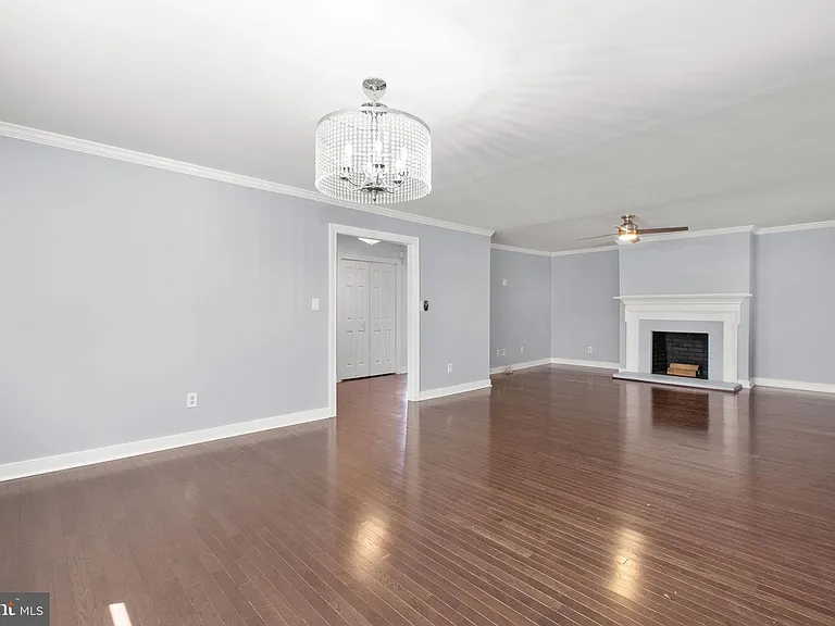 1011 Charles St #C — Photo 3