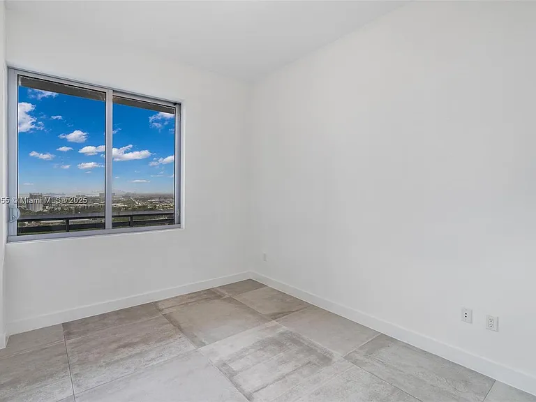 16385 Biscayne Blvd #4 — Photo 37