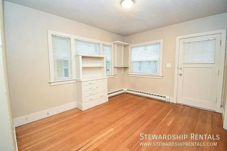 Building Photo - 2024 Emerald St #2
