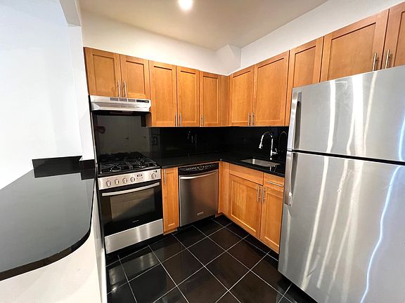 3rd image of 7 W 87th St APT 1J