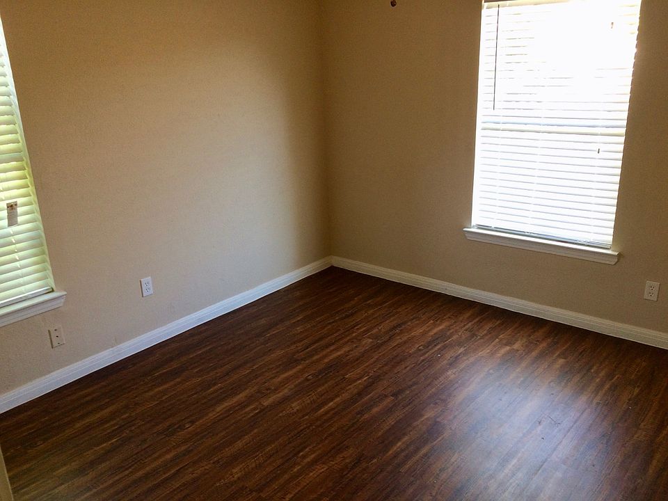 1st image of 615 Carrie Ave