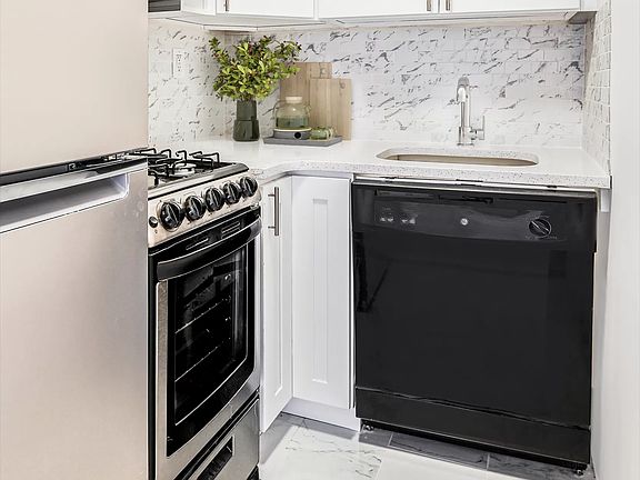 2nd image of 225 E 36th St APT 11B