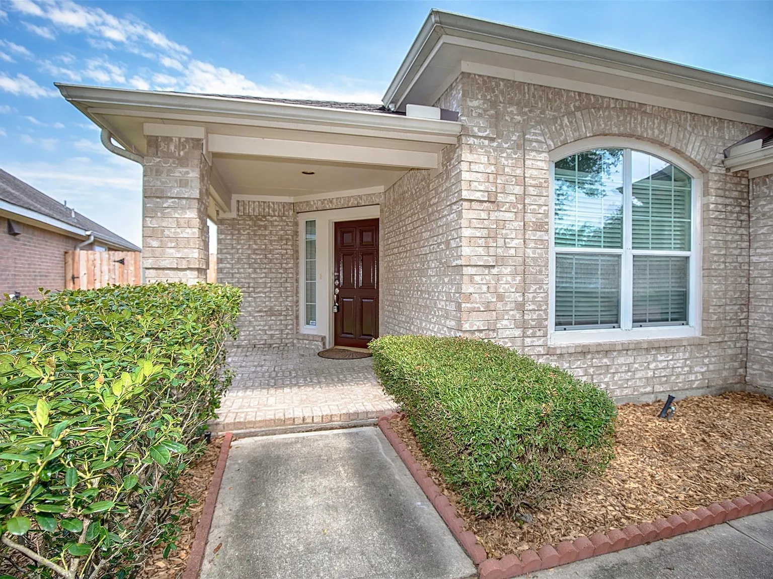 3 bed, 2.0 bath, 1965 sqft, $2,500 — Photo 2