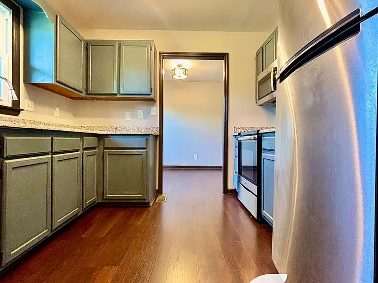 6727 Vaughn Rd — Photo 3