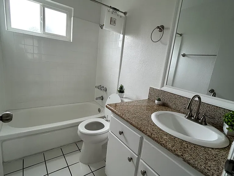 14630 Gault St #7 — Photo 8
