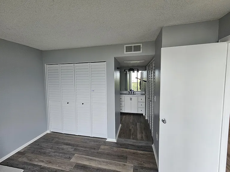 800 Cove Cay Dr — Photo 7