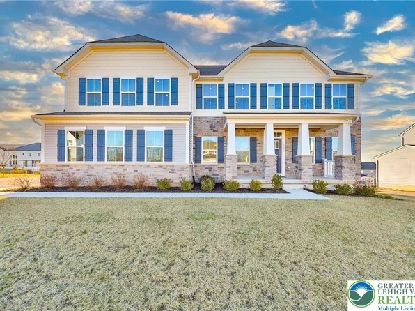 2890 Hawk Valley Ct, Center Valley, PA 18034