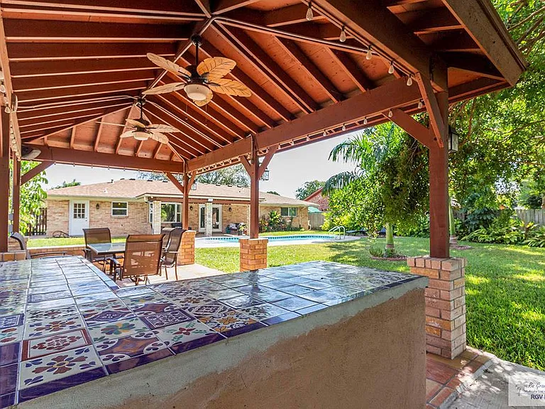 328 Creekbend Dr — Photo 26