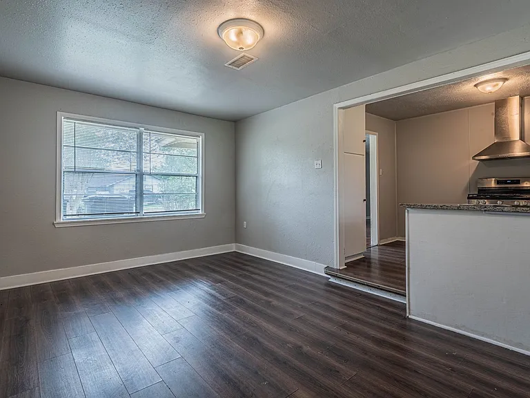 5818 Glenhurst Dr — Photo 7
