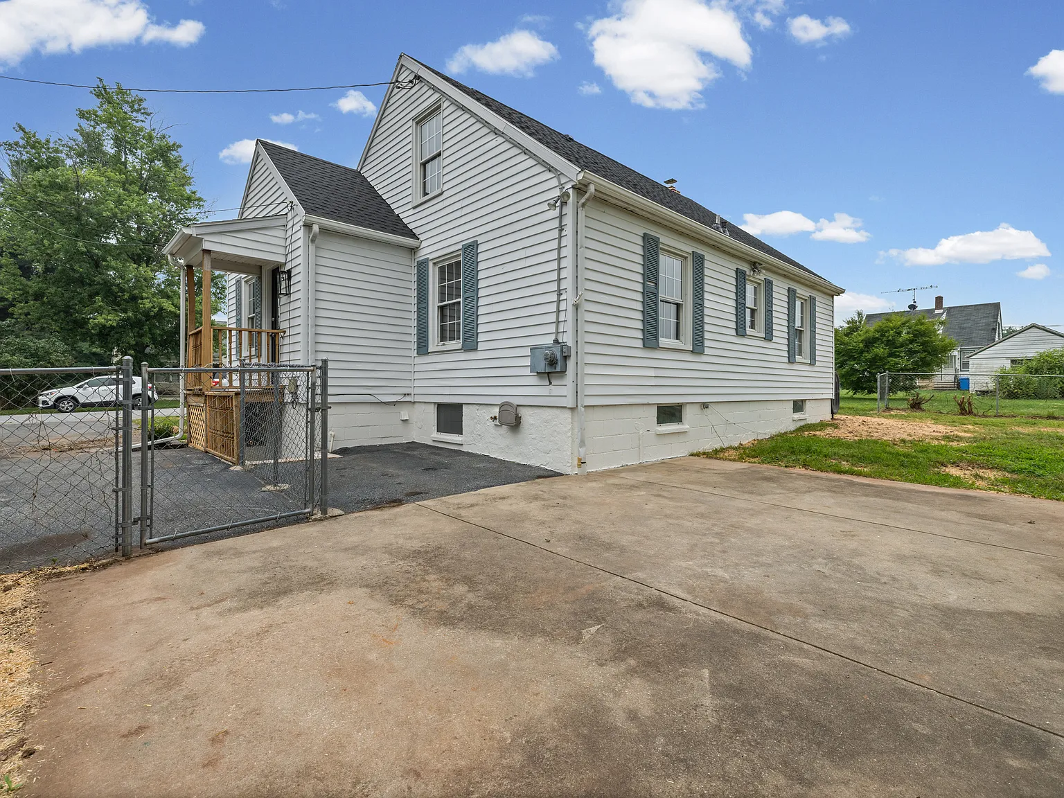 3 bed, 1.5 bath, 1332 sqft, $2,095 — Photo 4