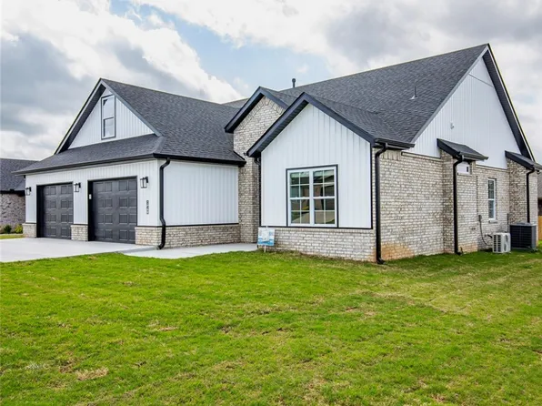 841 Round Top St, Prairie Grove, AR 72753
