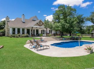 813 Paddy Rd, Floresville, TX 78114