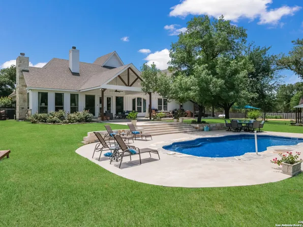 813 PADDY RD, Floresville, TX 78114