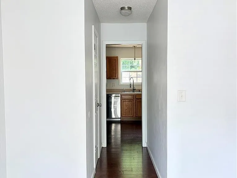 153 Greystone Cir — Photo 2