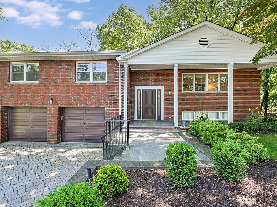 39 Hickory St