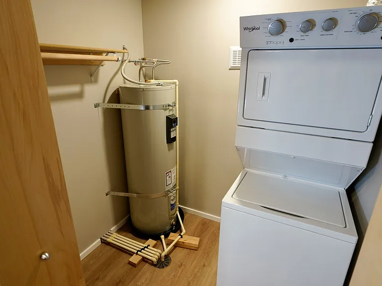 110 SE Handley St #102 — Photo 6