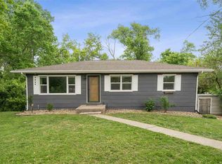 6610 Berry Rd SE, Cedar Rapids, IA 52403