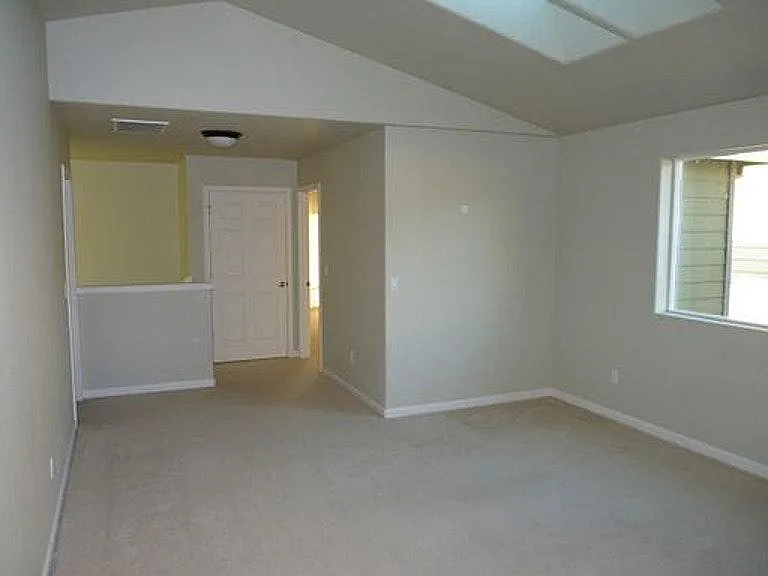 3738 SE Oakleaf St — Photo 8