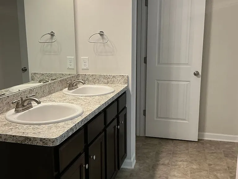 1256 Towne Square Ct — Photo 24