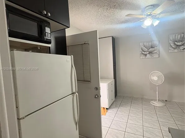 2232 W 74th Ter #40C, Hialeah, FL 33016