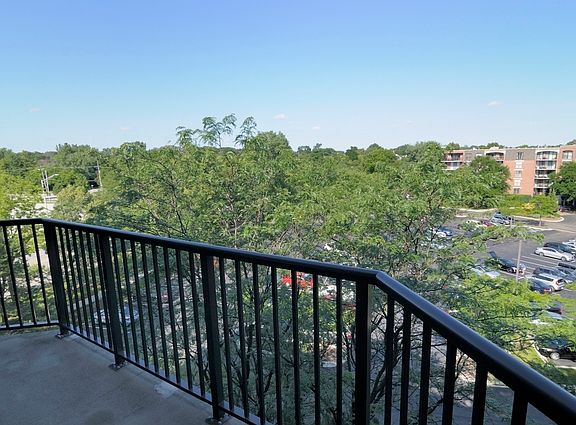 4th image of 509 Aurora Ave Unit 602