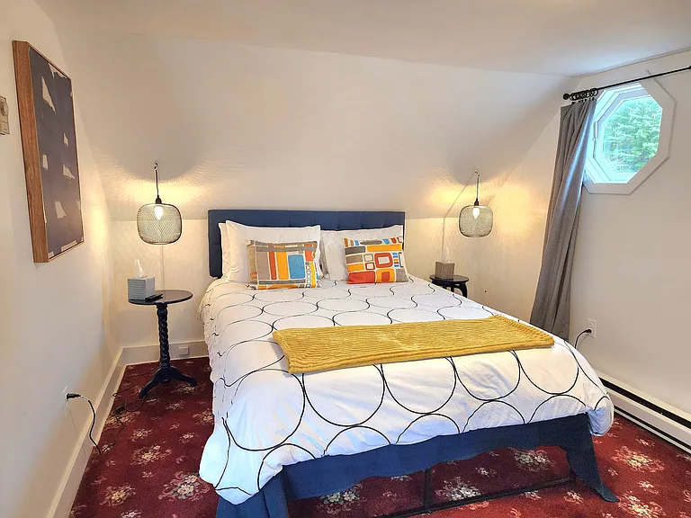 Queen Bedroom, adjacent to Kitchen