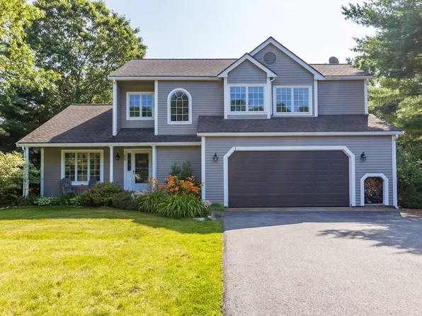 24 N Triangle Dr, Plymouth, MA 02360