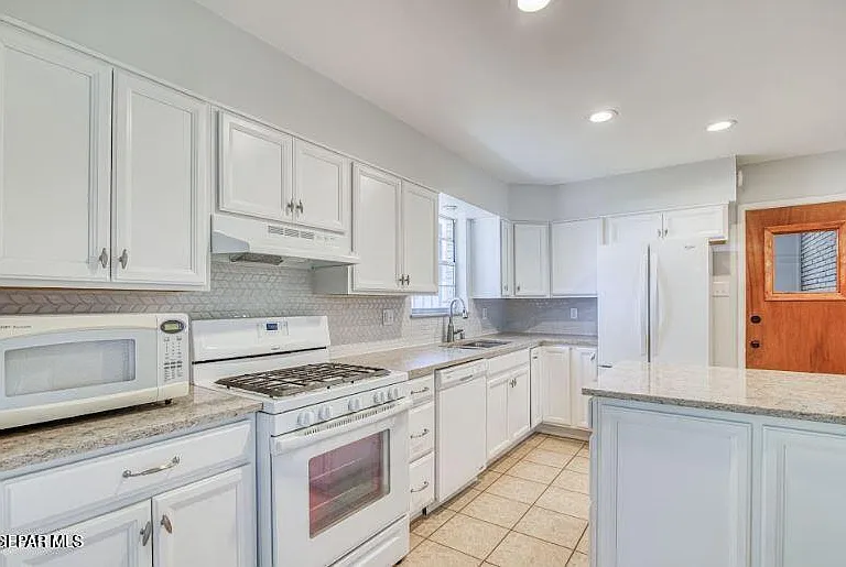 6408 Regal Ln — Photo 8
