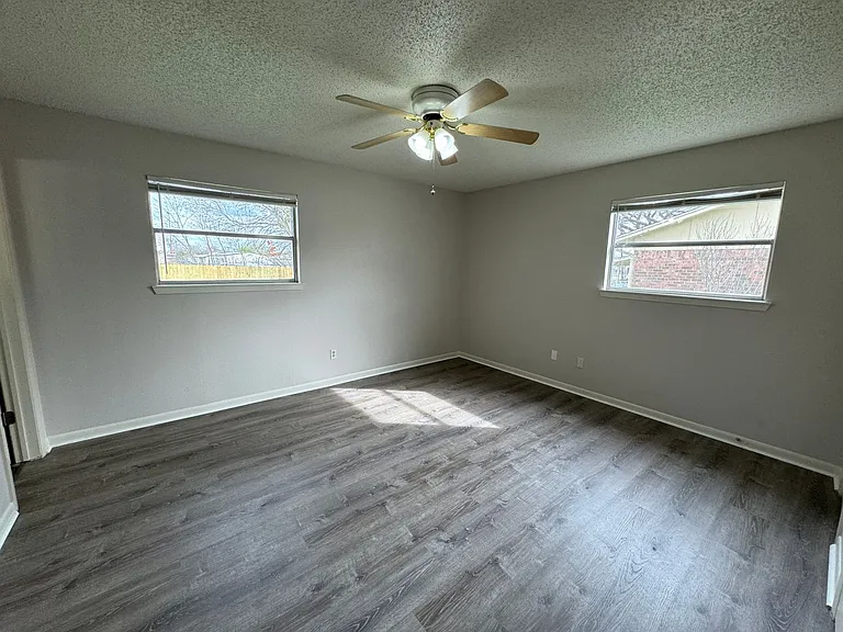 1402 Hammond Dr — Photo 19