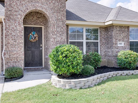 3rd image of 2905 Glenoaks Dr