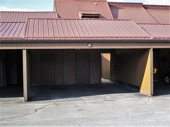 2nd image of 516B Fleetwood Ct