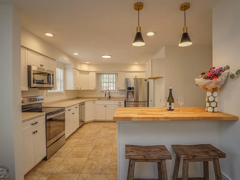 7005 Atlantic Ave — Photo 3