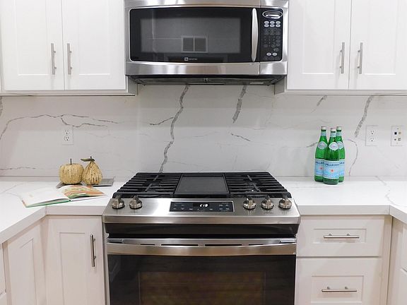 4th image of 1786 10th Ave NE #1