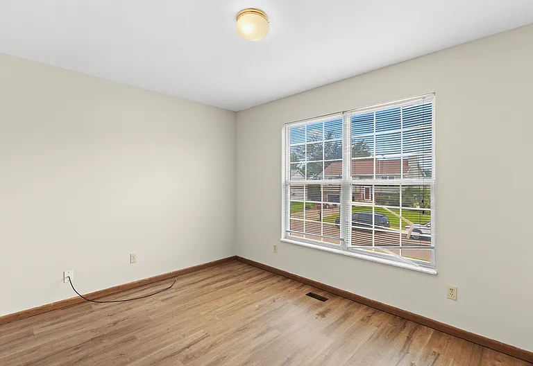 708 Tobermory Ct — Photo 9