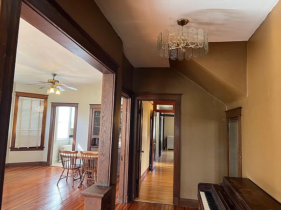 2nd image of 1109 N Elmwood Ave #1109