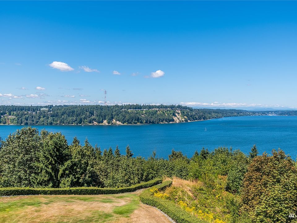 Do you want to feel like you are on vacation everyday? Living at Gold Creek with this spectacular view makes you feel like you are on vacation year round. >