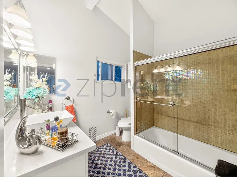 20520 Rhoda St #1 — Photo 30