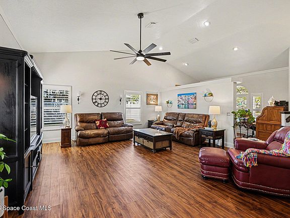 4th image of 2449 Willowbrook Rd