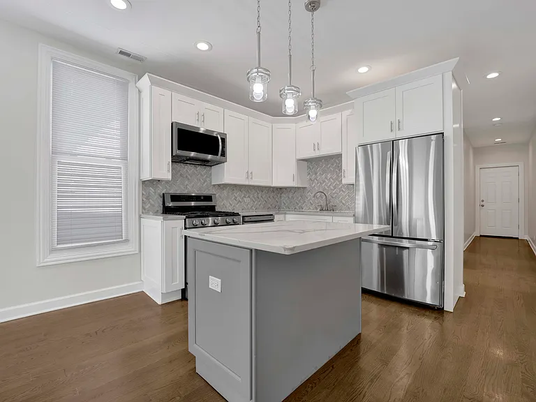 1821 N Tripp Ave #2 — Photo 3