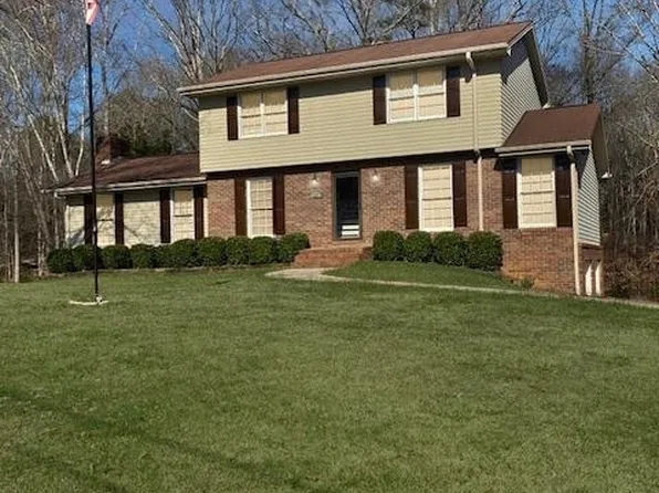 127 Foxdale Dr, Toccoa, GA 30577