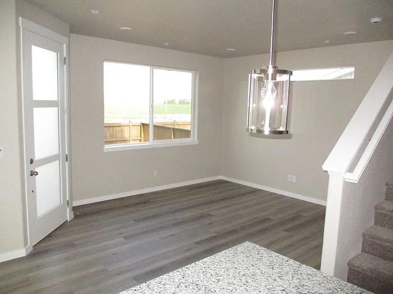 513 Hillsview Dr — Photo 7