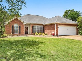 196 Oak Grove Dr, Brandon, MS 39047