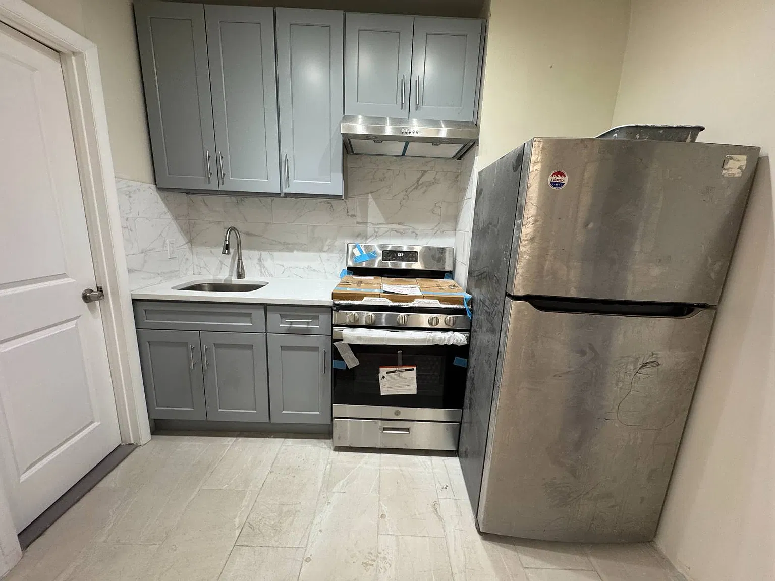2 bed, 1.0 bath, 800 sqft, $3,100 — Photo 2