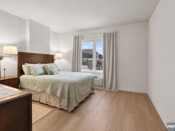 3rd image of 1104 City Place