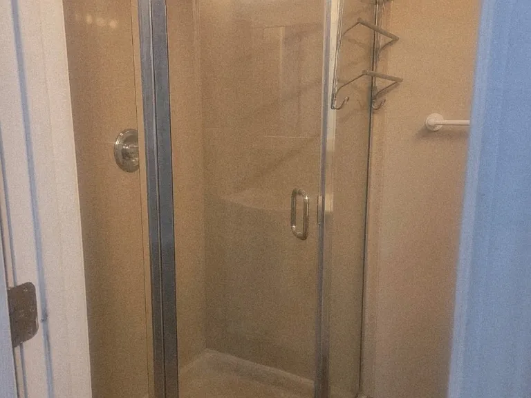 204 1/2 N Spruce St #3B — Photo 5