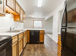 1802 S 20th St #13, Grand Forks, ND 58201