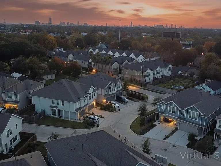 211 Club Crest Ln — Photo 2