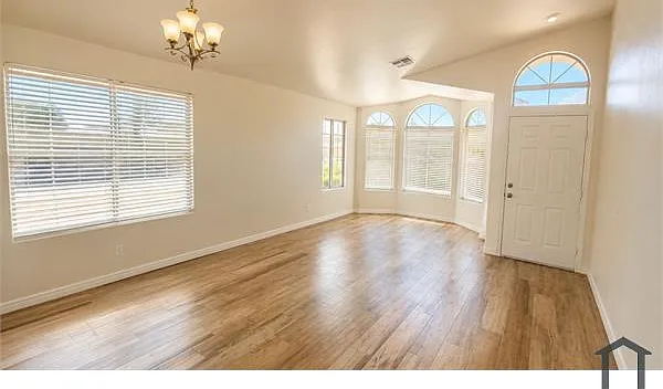 4 bed, 1834 sqft, $2,325 — Photo 2