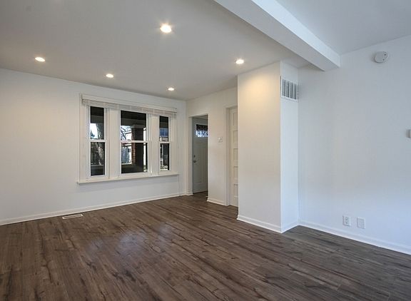 5th image of 5549 S Natoma Ave
